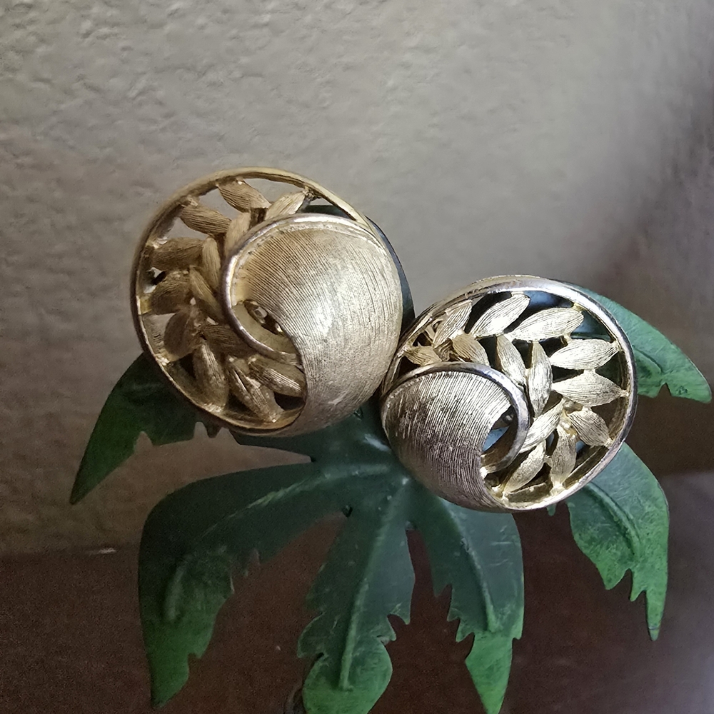 Vintage Gold-Tone Leaf Clip-On Earrings